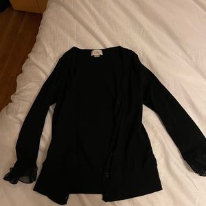 So low sweater with bell lace sleeves